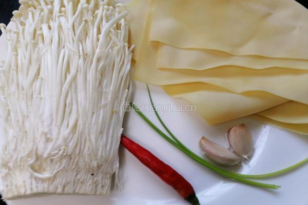 豆皮金针菇卷的做法图解1