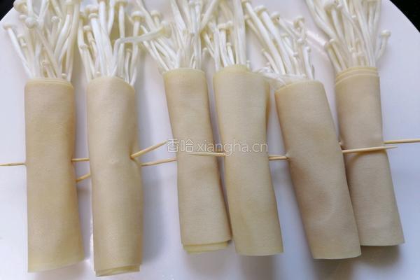 豆皮金针菇卷的做法图解3
