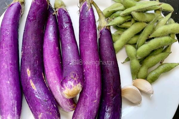 毛豆烧茄子的做法图解1