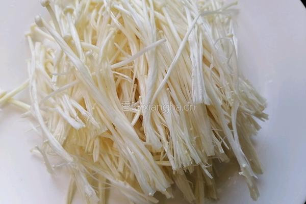 金针菇炒蛋的做法图解2
