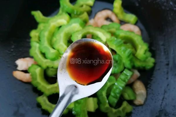 苦瓜炒虾仁的做法图解8