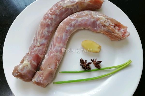 卤鸭脖的做法图解1