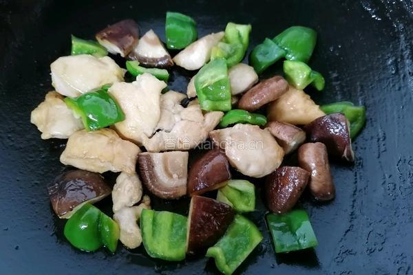 香菇滑鸡煲仔饭的做法图解8