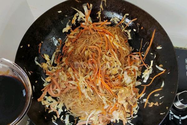 炒粉丝(火腿胡萝卜蔬菜炒米粉）的做法图解12