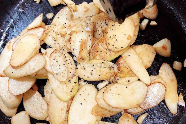 黄油黑椒茭白的做法图解13