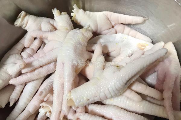 柠檬百香果泡鸡爪的做法图解1