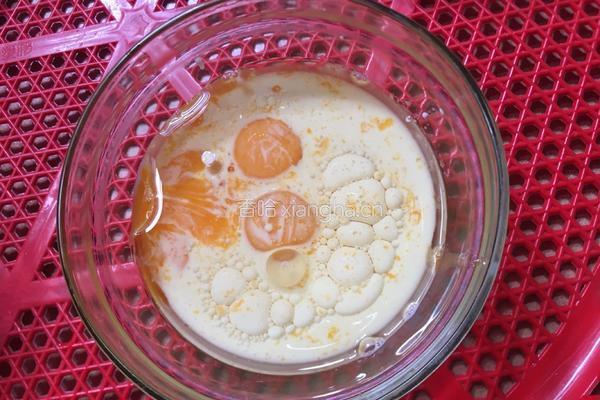 简单的电饭煲蛋糕（可以不用称量）的做法图解3