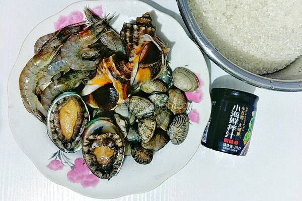 鲍鱼螺肉海鲜饭的做法图解1