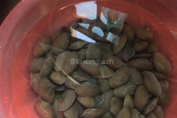 红烧花蛤的做法图解1