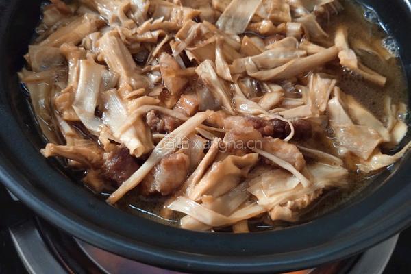 五花肉焖笋干的做法图解4