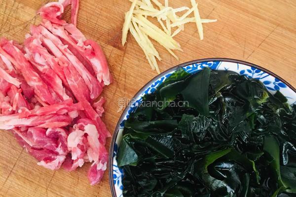 裙带菜肉丝汤的做法图解1