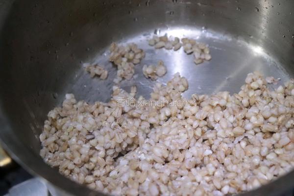 「减脂早餐」椰香牛奶燕麦粥的做法图解2
