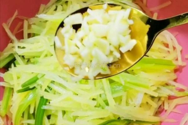 土豆丝炝芹菜的做法图解12