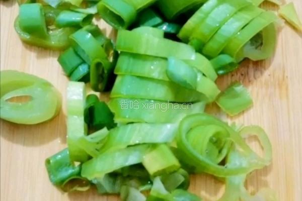 牛腩炖土豆的做法图解1