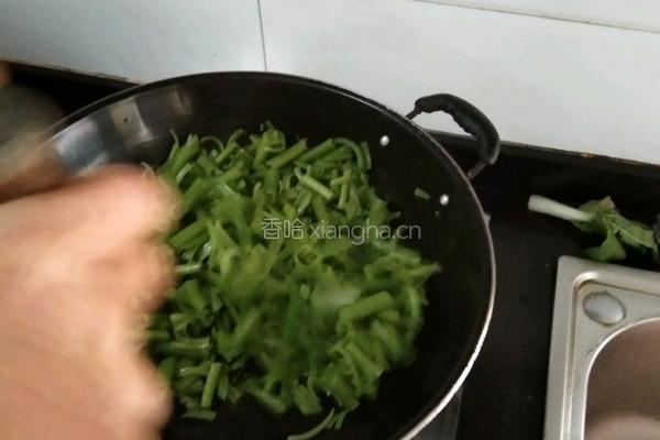 青炒南瓜杆的做法图解3
