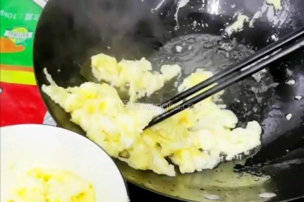 尖椒炒鸡蛋午餐肉的做法图解4