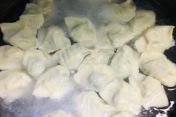 韭菜鸡蛋饺子的做法图解6