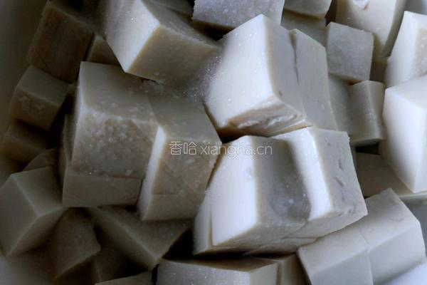 青菜肉丸豆腐汤的做法图解1