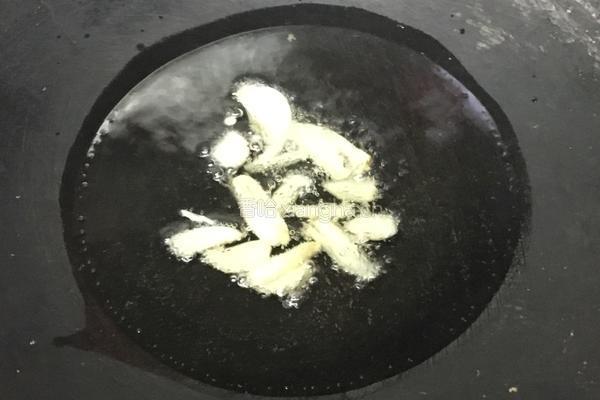 木耳炒山药的做法图解2