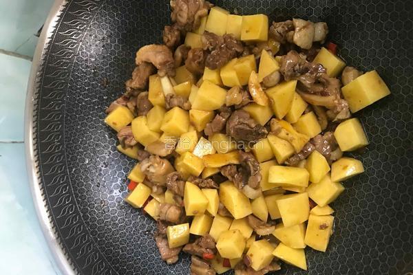 鸭腿烧土豆的做法图解5