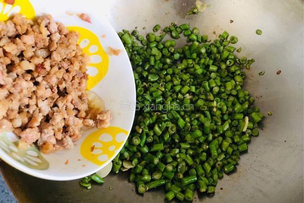 百吃不厌的橄榄菜豆角炒肉沫的做法图解7