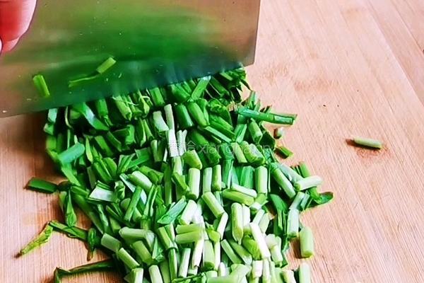 陕西小吃 韭菜孜卷 的做法图解3