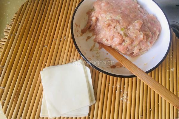 干拌红油馄饨的做法图解1