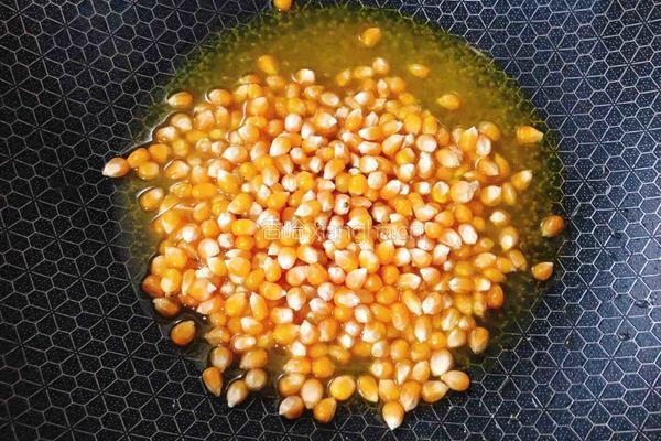 自制爆米花(黄油款VS焦糖款)的做法图解2