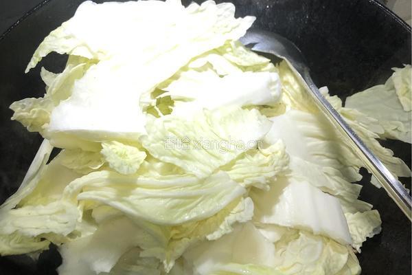 大白菜炖冻豆腐的做法图解4