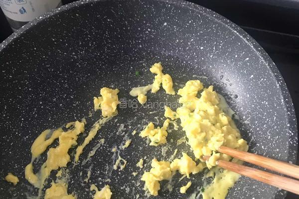 鸡肝菠菜蛋面的做法图解4