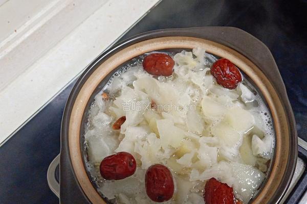 冰糖银耳炖雪梨的做法图解7