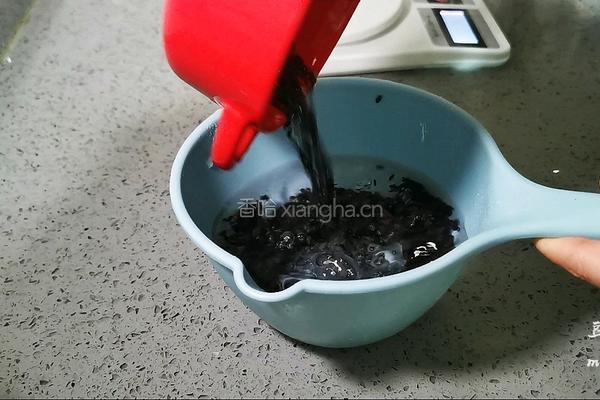 黑米馒头的做法图解2