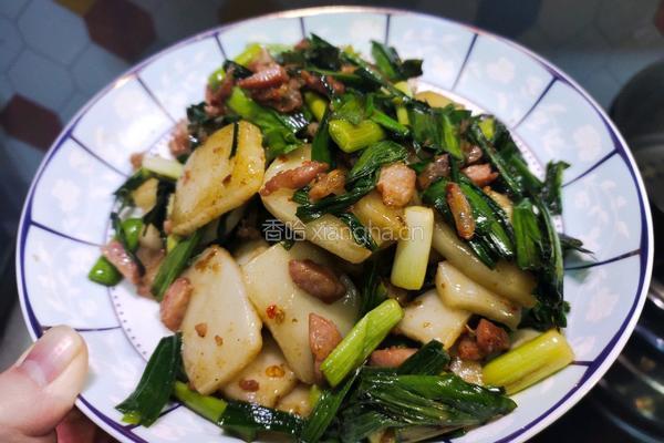 蒜苗灌肠炒年糕的做法图解7