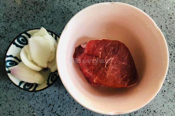 宝宝辅食，香煎肉饼的做法图解1