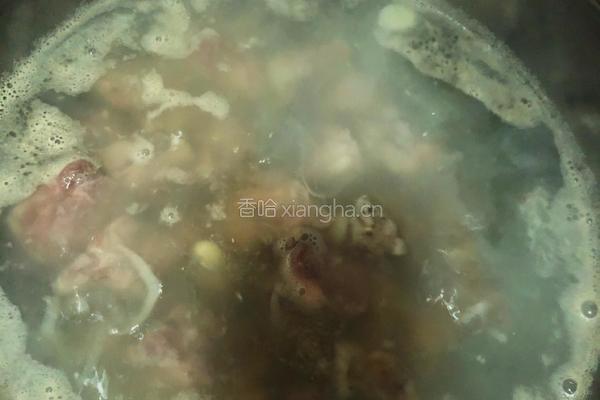 排骨炖玉米豆角的做法图解1