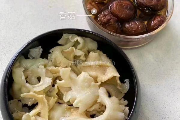鳕鱼胶焖香菇的做法图解1