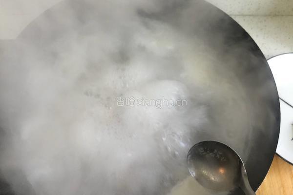 羊肉炖萝卜的做法图解2