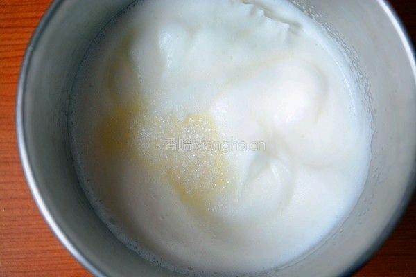 简易版戚风蛋糕的做法图解2