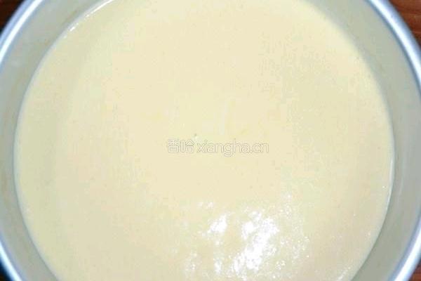 简易版戚风蛋糕的做法图解7