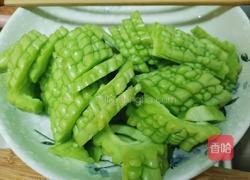 苦瓜炒牛肉的做法图解1