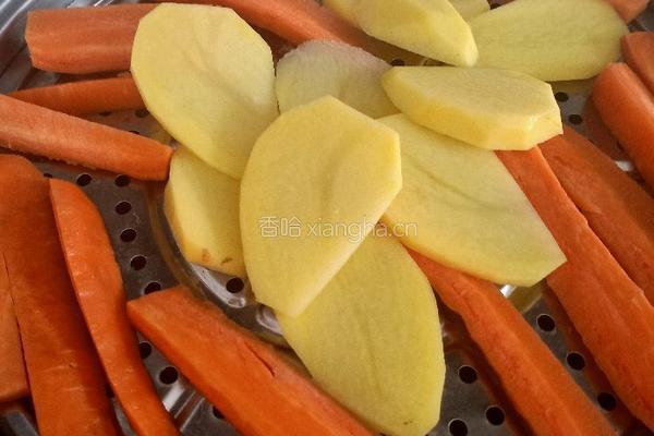 鸡蛋牛奶蔬菜饼的做法图解1