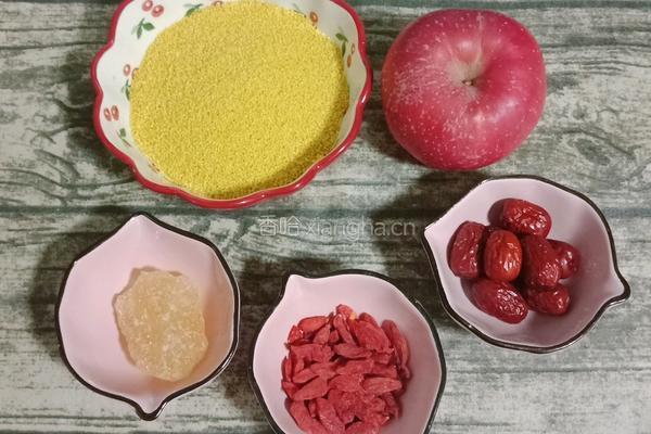 小米红枣苹果粥的做法图解1