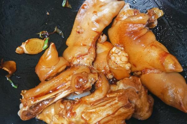 黄豆炖猪脚的做法图解6