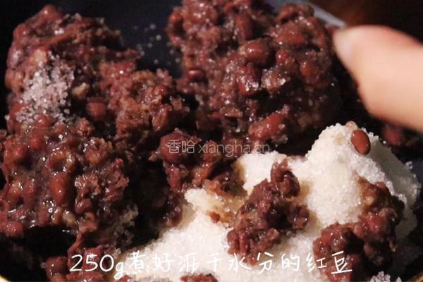 蛋黄酥：过节必备，香香酥酥超解饿！的做法图解1