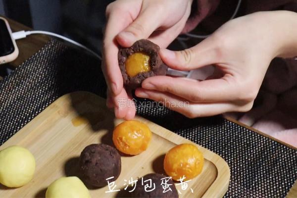 蛋黄酥：过节必备，香香酥酥超解饿！的做法图解12