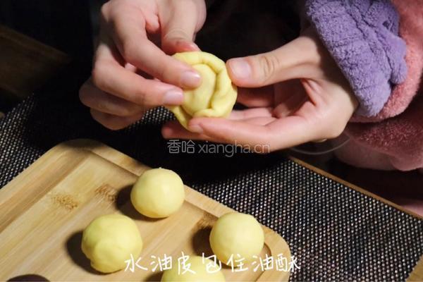 蛋黄酥：过节必备，香香酥酥超解饿！的做法图解13