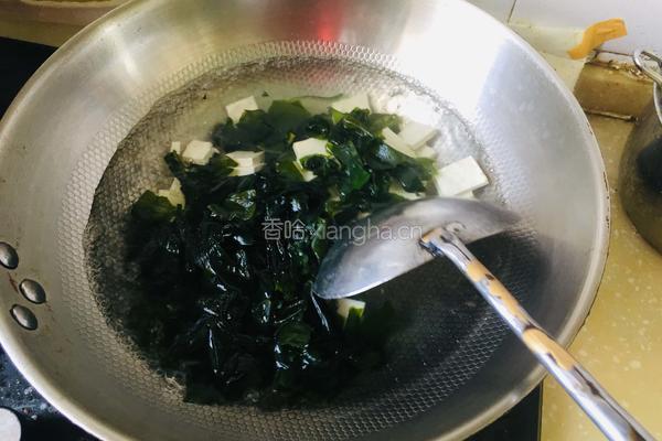 海菜豆腐汤的做法图解2