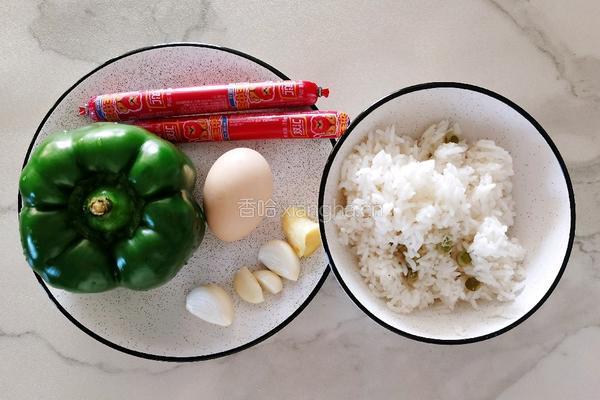 菜椒火腿蛋炒饭的做法图解1