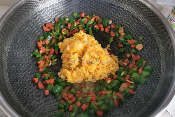 菜椒火腿蛋炒饭的做法图解6