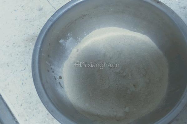 红薯面饺子的做法图解1